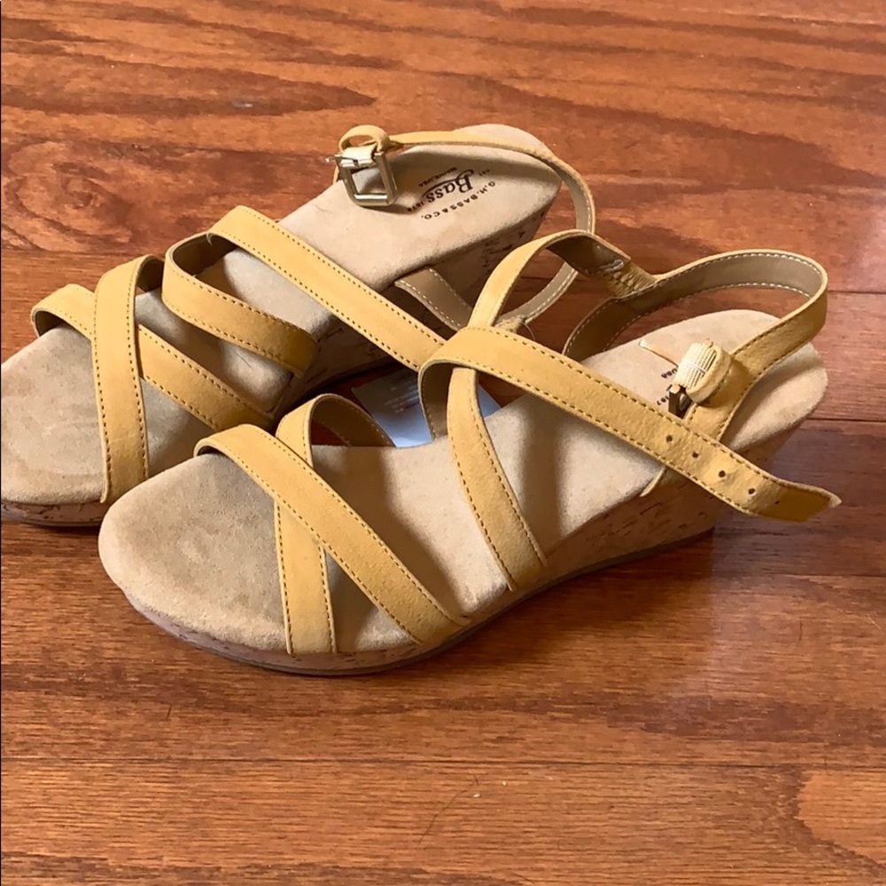 NWT G.H Bass Co. Mustard color wedge sandal